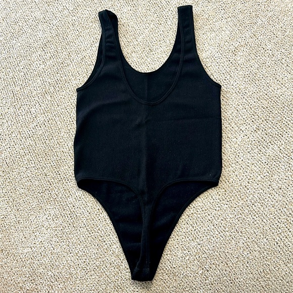 NWOT flattering black thong bodysuit - Picture 3 of 3